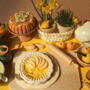 Dettaglio -Tavolo con preparazione di una torta di mele - 2008