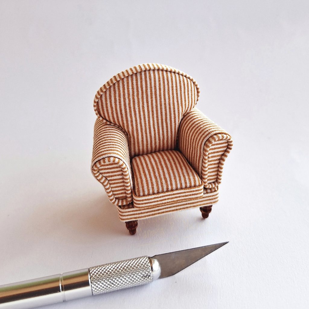 workshop subject: armchair near an xacto knife for size comparison