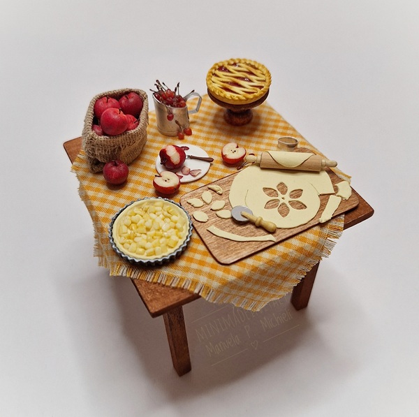 crust pie preparation table